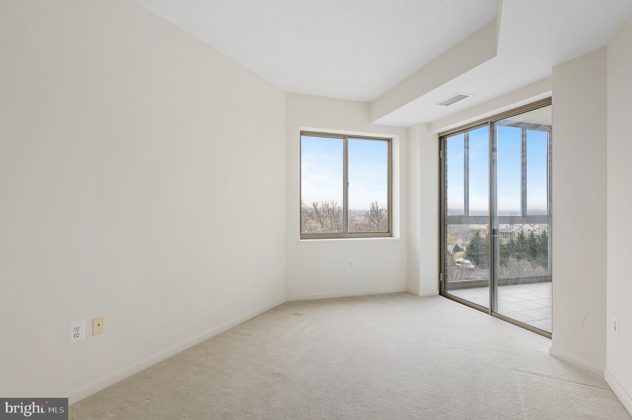 19355 Cypress Ridge Terrace, Unit 515 Leesburg, VA 20176 - Photo 13 of 33 2nd bedroom