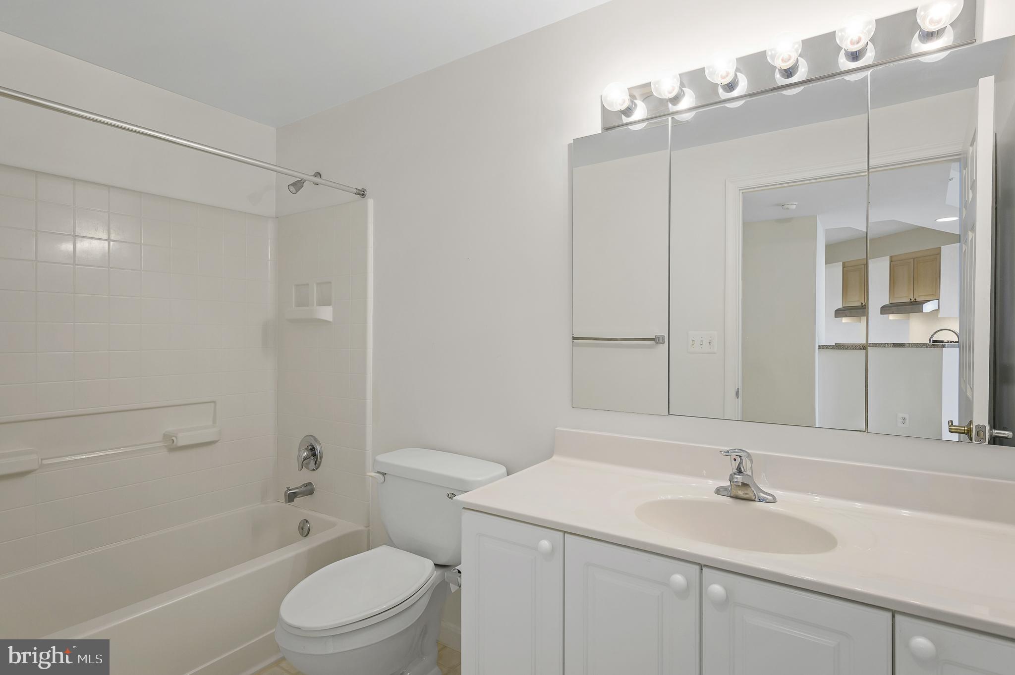 19355 Cypress Ridge Terrace, Unit 515 Leesburg, VA 20176 - Photo 16 of 33 2nd bathroom