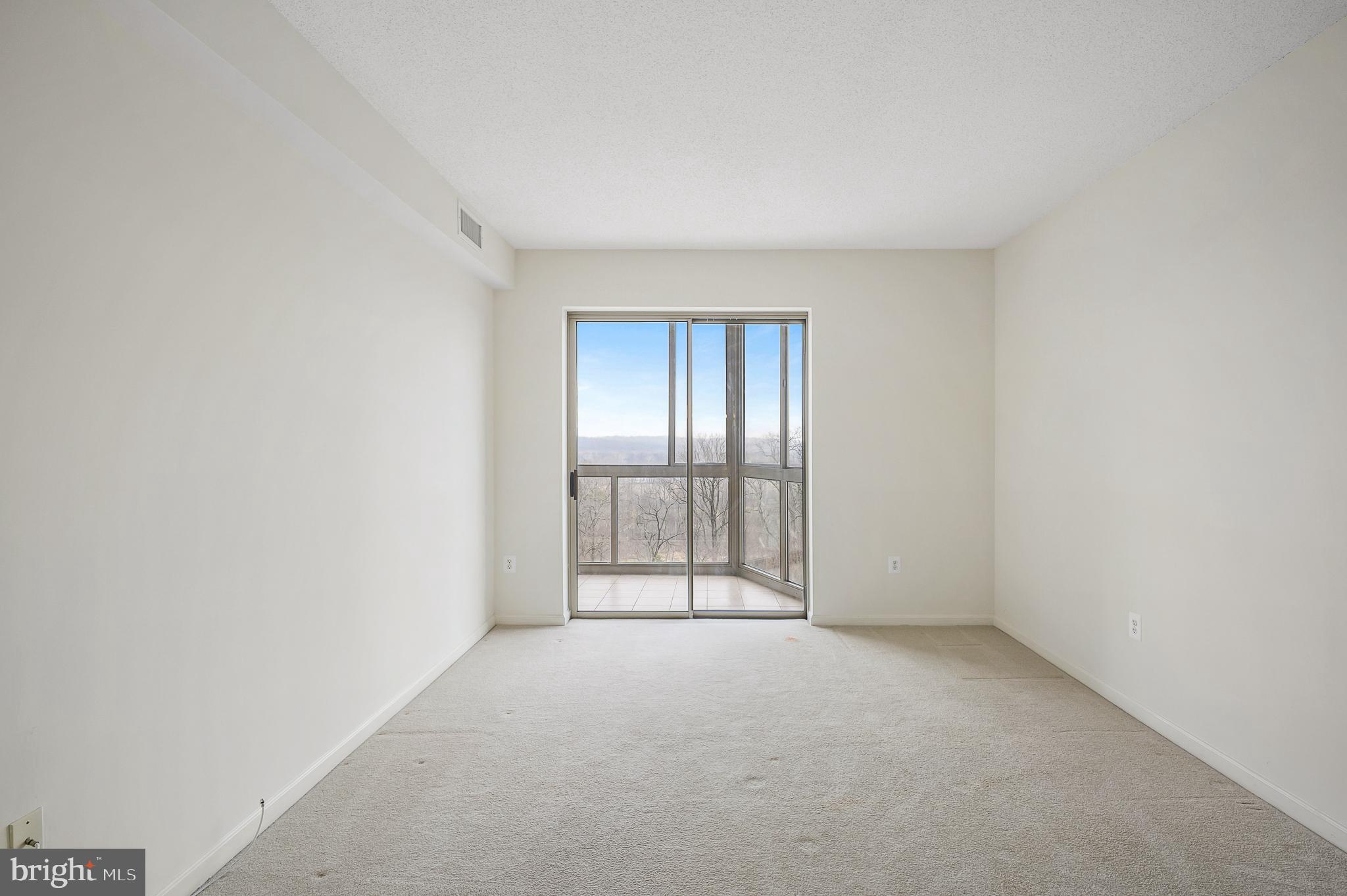 19355 Cypress Ridge Terrace, Unit 515 Leesburg, VA 20176 - Photo 17 of 33 Owner's Bedroom