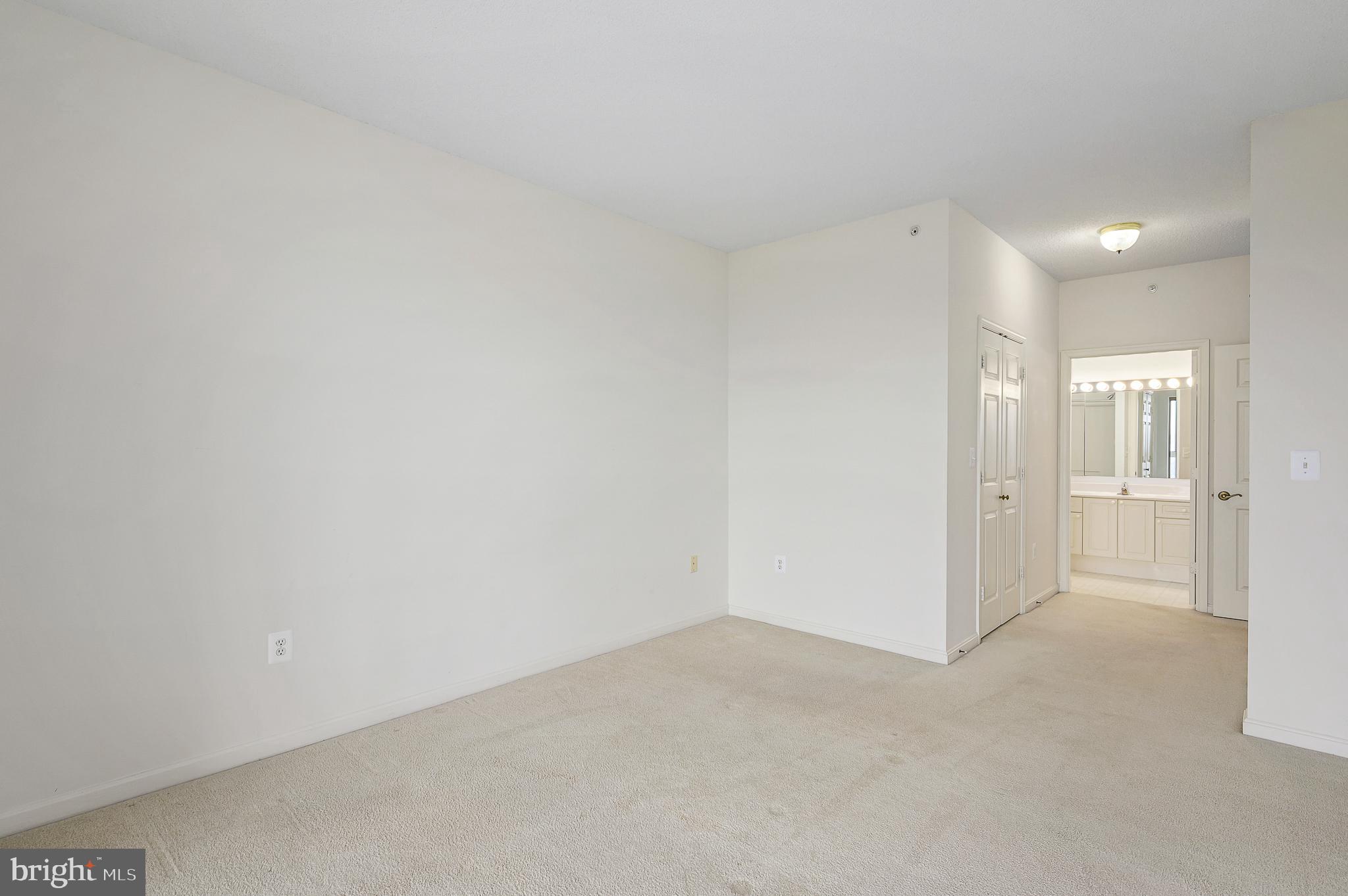 19355 Cypress Ridge Terrace, Unit 515 Leesburg, VA 20176 - Photo 19 of 33 Owner's Bedroom