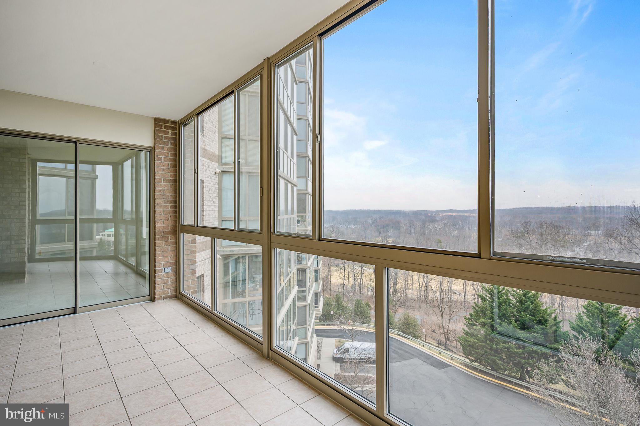 19355 Cypress Ridge Terrace, Unit 515 Leesburg, VA 20176 - Photo 7 of 33 Sunroom