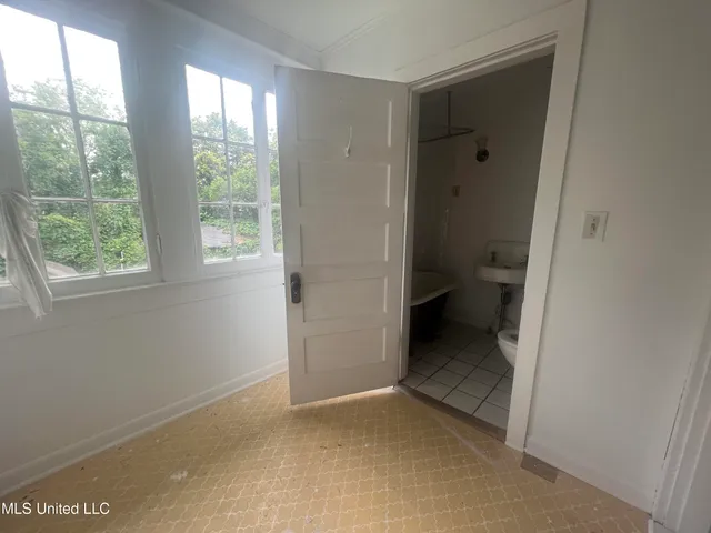 $140,000 | 501 River Road, Greenwood, MS 38930