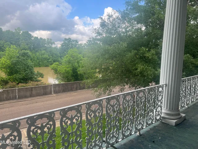 $140,000 | 501 River Road, Greenwood, MS 38930