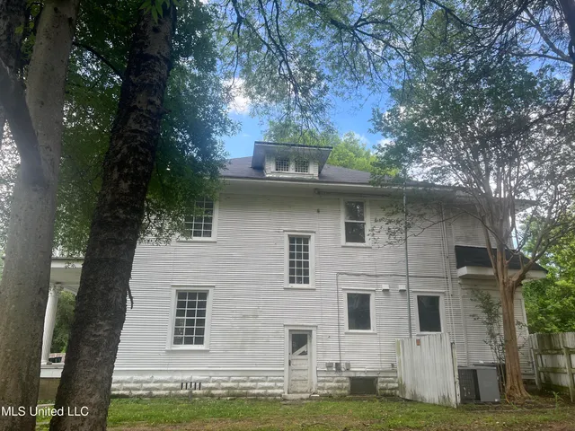 $140,000 | 501 River Road, Greenwood, MS 38930