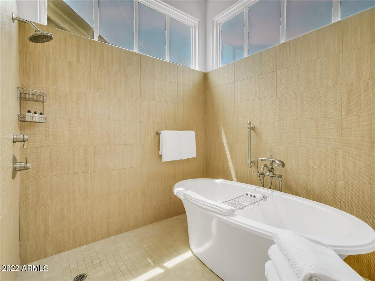 6000 East Camelback Road, Unit 7707 Scottsdale, AZ 85251 - Photo 18 of 42 a bathroom with a sink and a bathtub