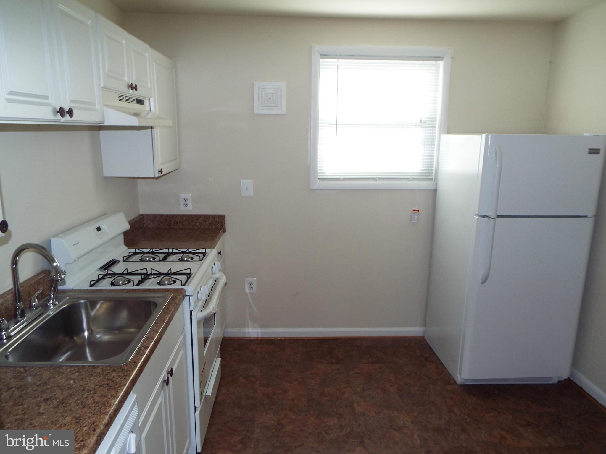 14418 Bel Pre Drive Silver Spring, MD 20906 - Photo 3 of 13 Kitchen
