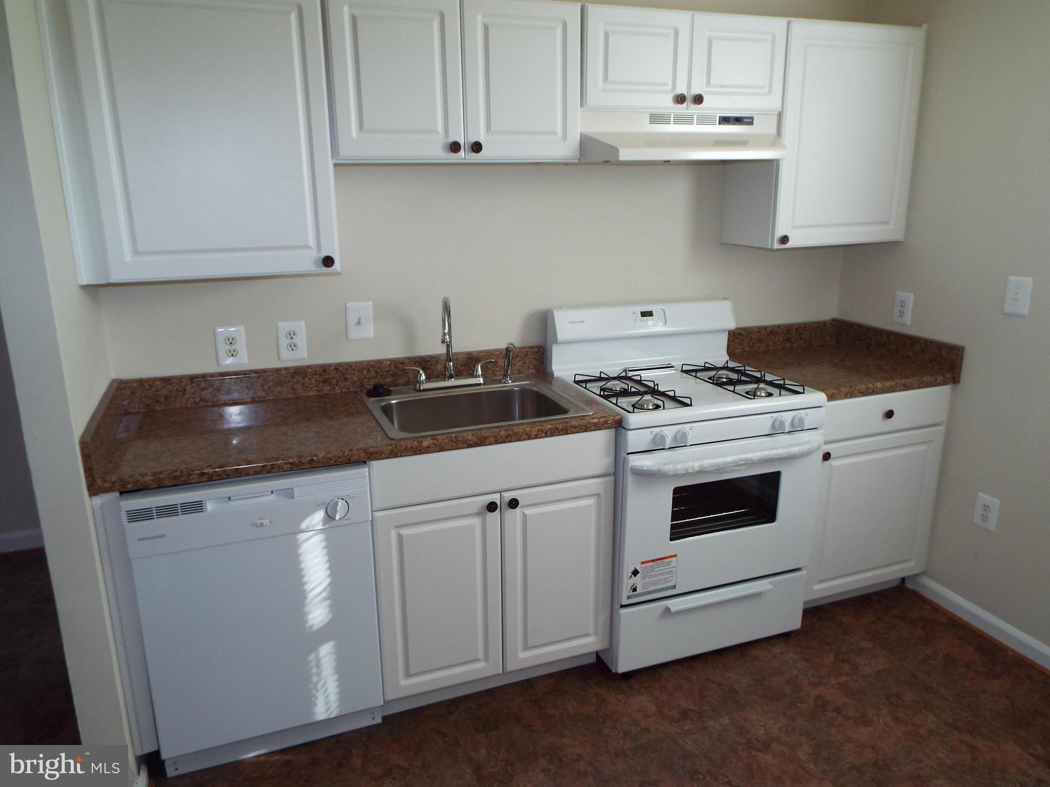 14418 Bel Pre Drive Silver Spring, MD 20906 - Photo 4 of 13 Kitchen
