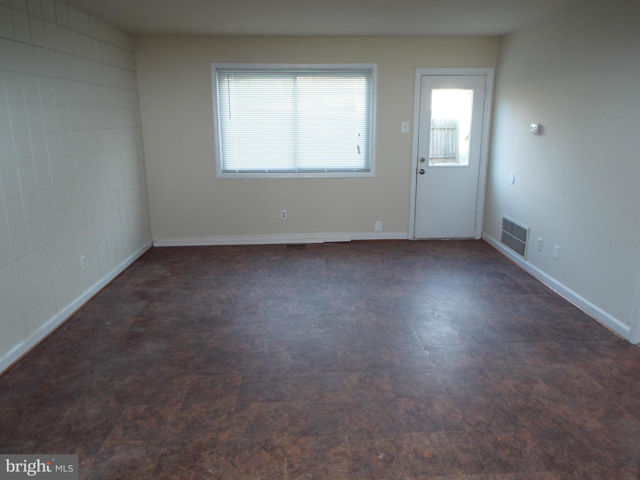 14418 Bel Pre Drive Silver Spring, MD 20906 - Photo 5 of 13 Living Room