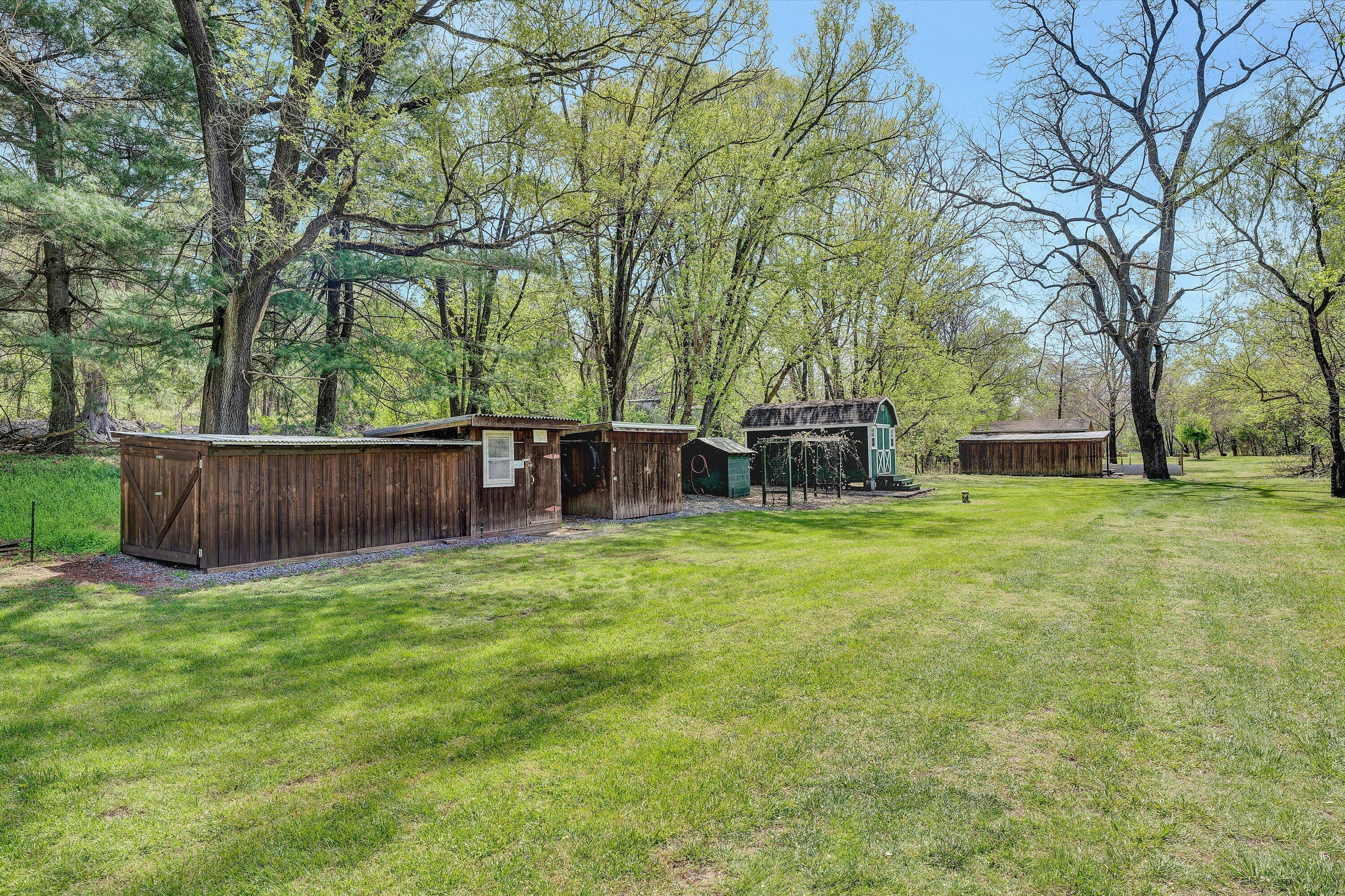 4787 Glade Creek Road Roanoke, VA 24012 - Photo 19 of 37 a view of a backyard with wooden fence and a large tree
