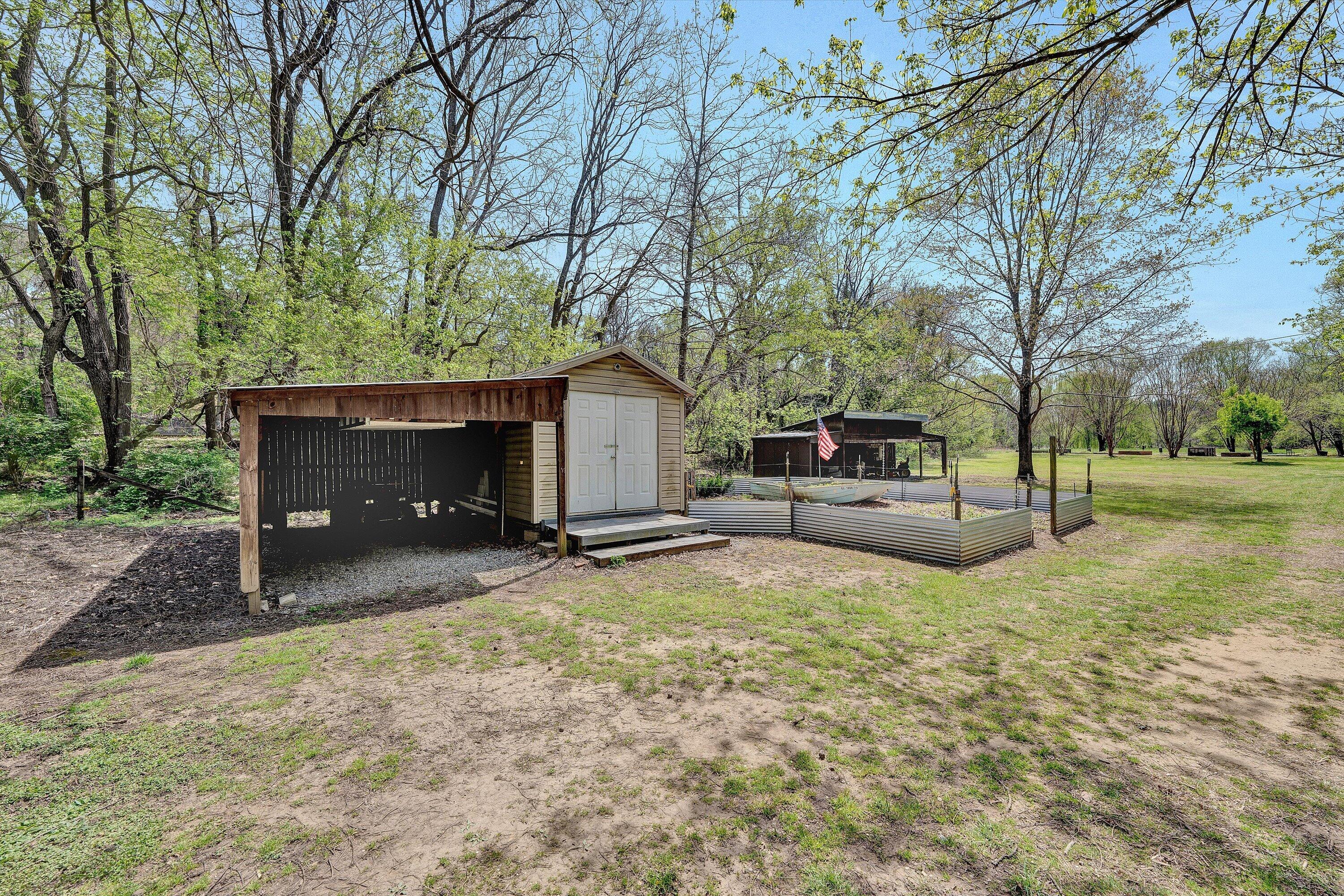 4787 Glade Creek Road Roanoke, VA 24012 - Photo 23 of 37 a view of a house with a back yard