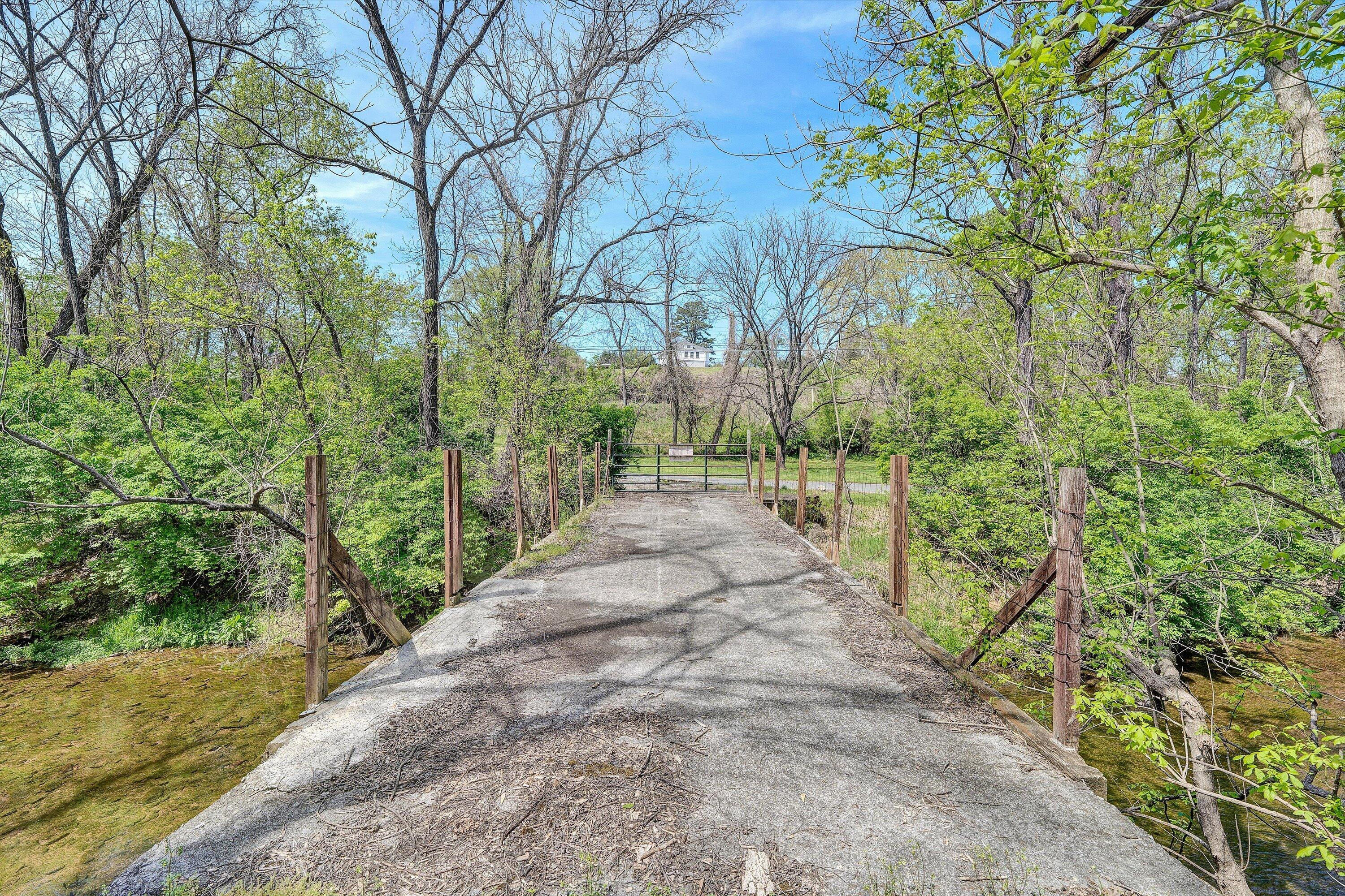 4787 Glade Creek Road Roanoke, VA 24012 - Photo 26 of 37 a view of a pathway with a yard