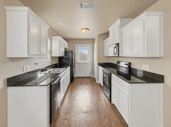 $1,700 | 3019 Weave Court, Granbury, TX 76049
