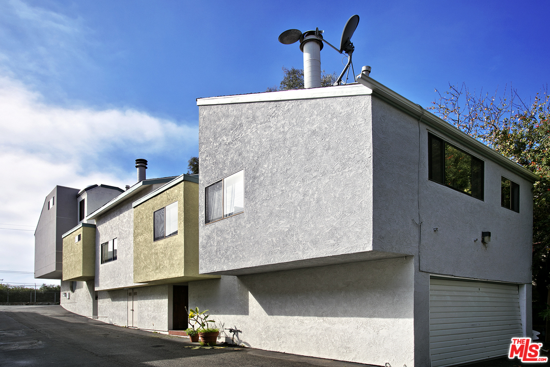 29231 Heathercliff Road Malibu, CA 90265 - Photo 2 of 27