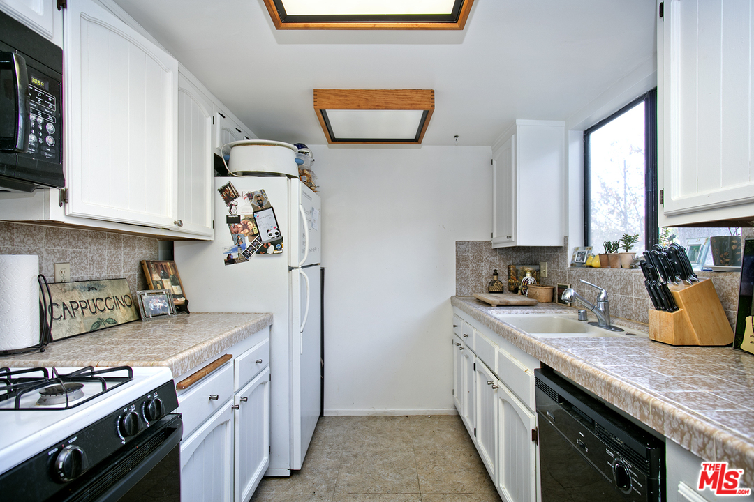 29231 Heathercliff Road Malibu, CA 90265 - Photo 15 of 27