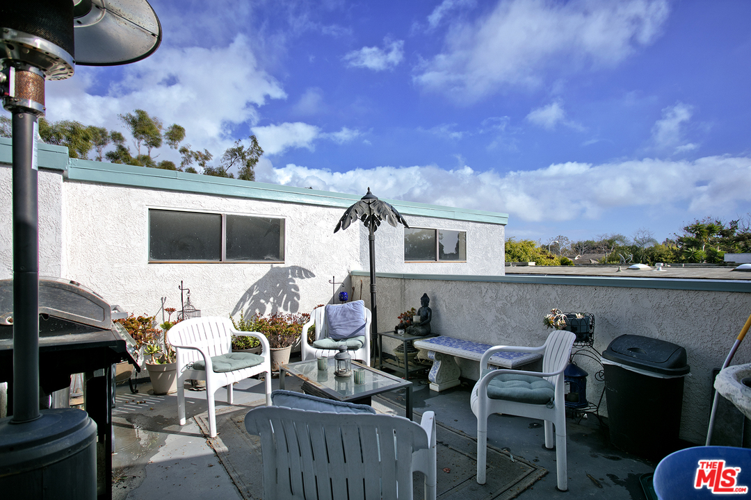 29231 Heathercliff Road Malibu, CA 90265 - Photo 16 of 27