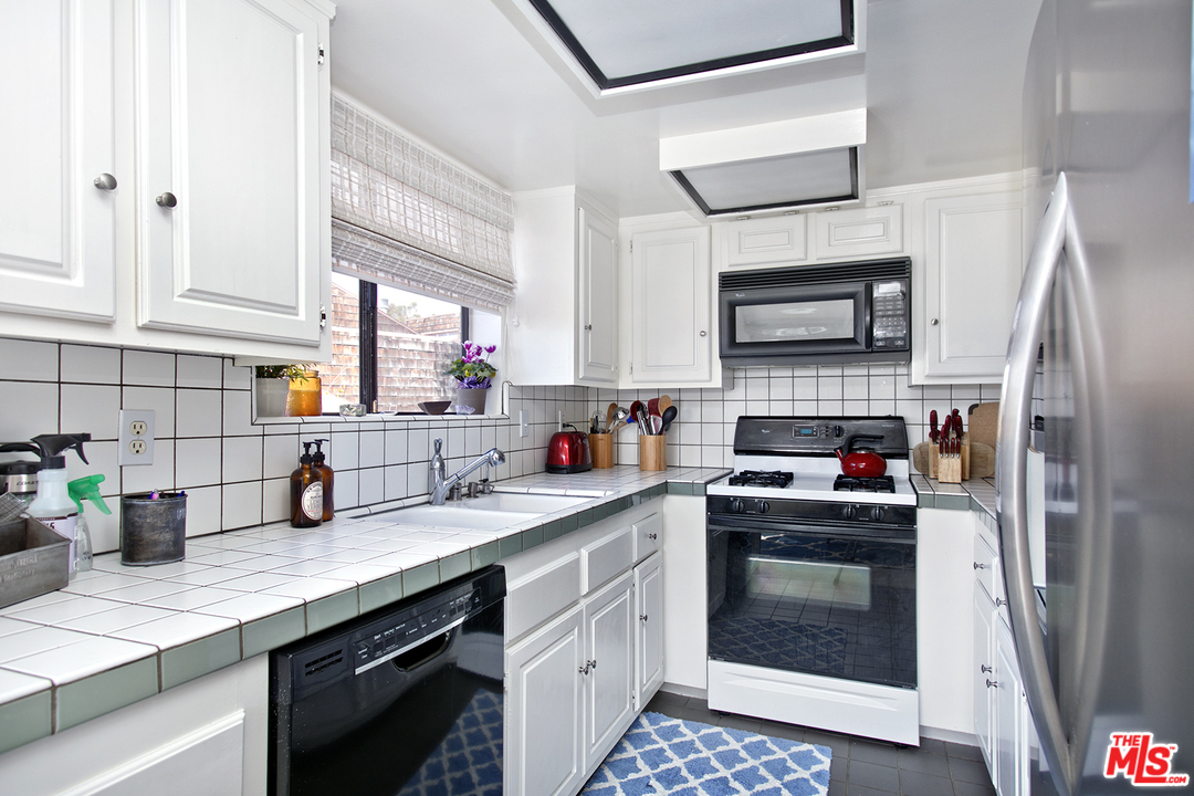 29231 Heathercliff Road Malibu, CA 90265 - Photo 5 of 27