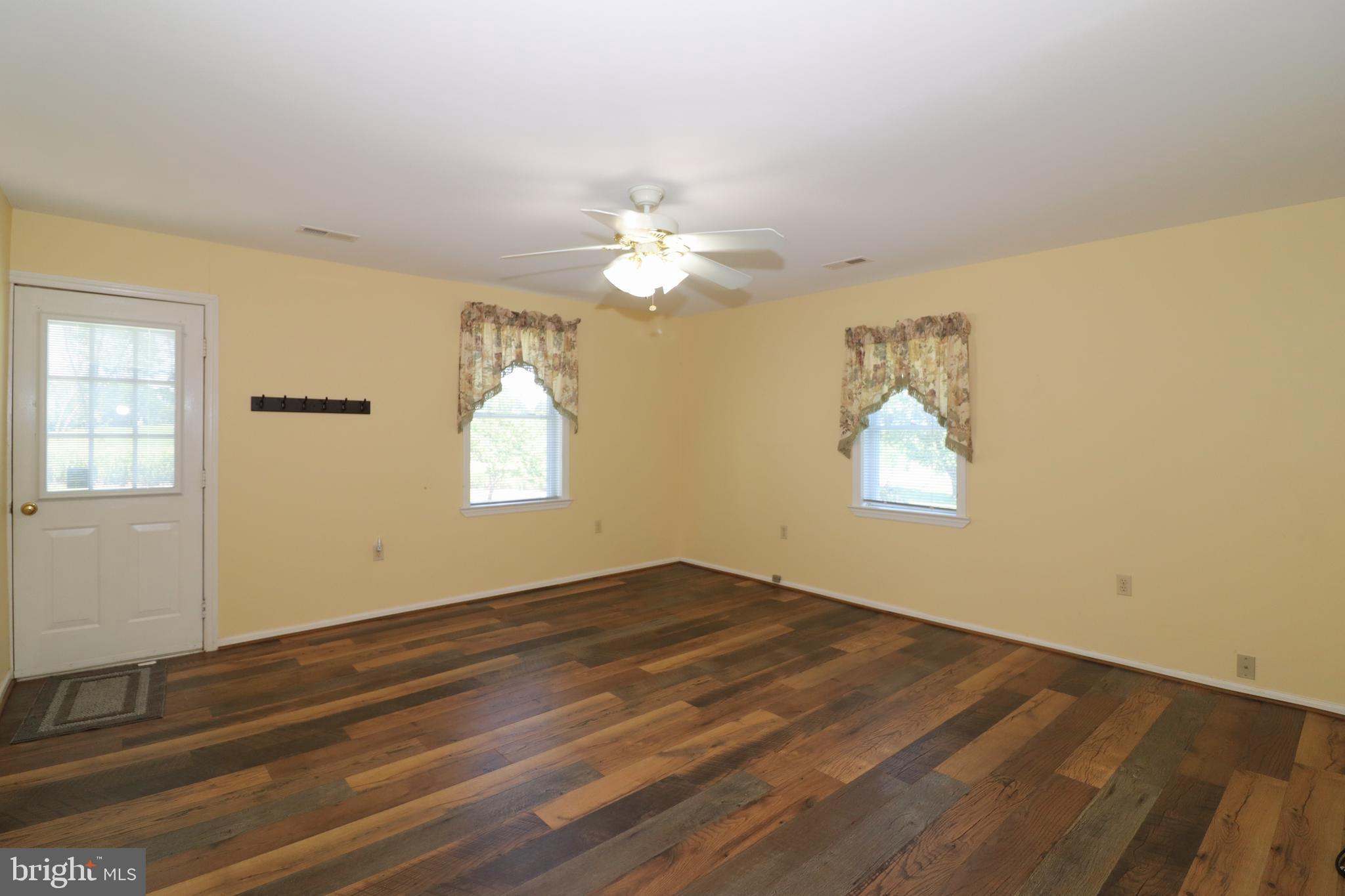 2575 Courtney School Road Midland, VA 22728 - Photo 8 of 28 Living Room ceiling fan