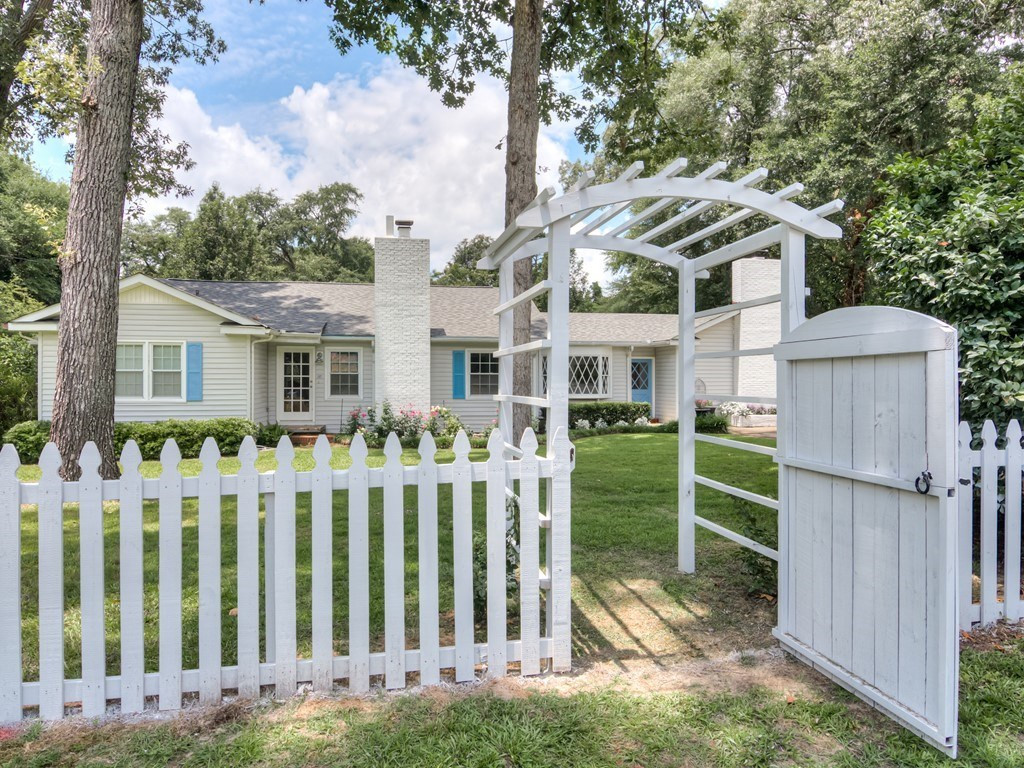 197 Hickory Road Aiken, SC 29803 - Photo 2 of 43