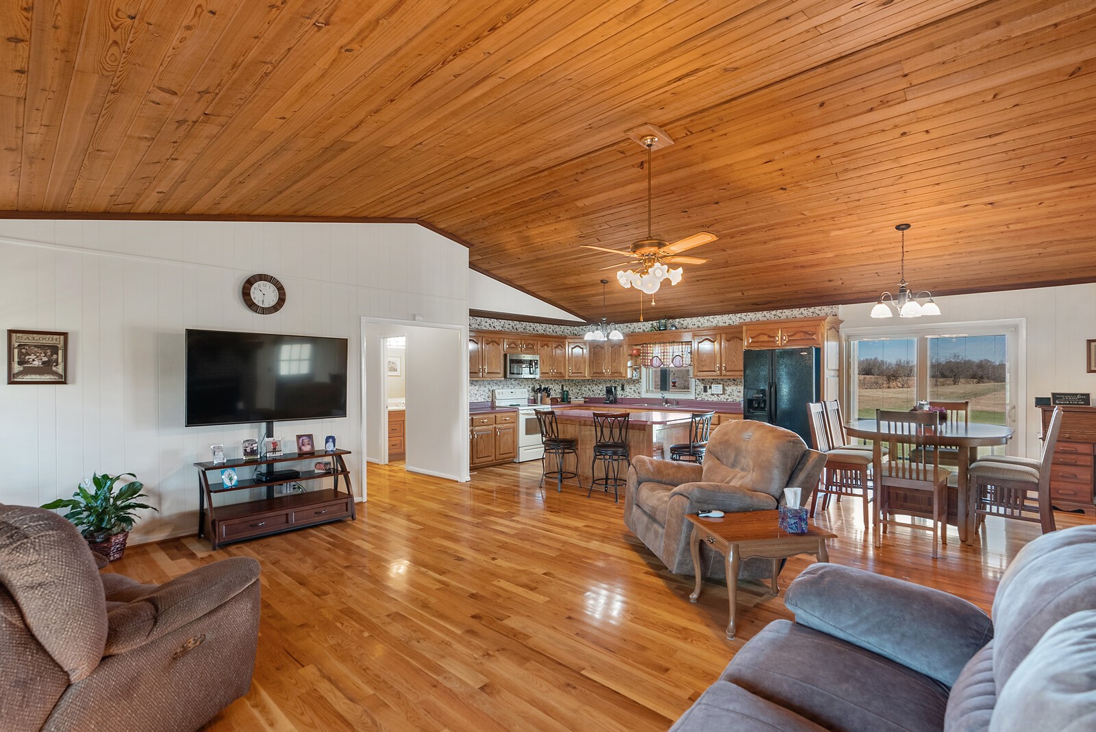 5856 Highway 76 Springfield, TN 37172 - Photo 8 of 36 a living room with furniture and a flat screen tv