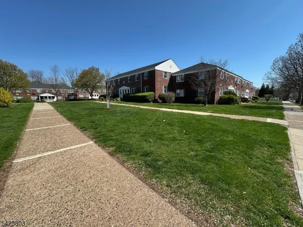 $299,900 | 29C Colfax Manor, Unit D, Roselle Park, NJ 07204