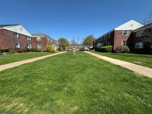 $299,900 | 29C Colfax Manor, Unit D, Roselle Park, NJ 07204