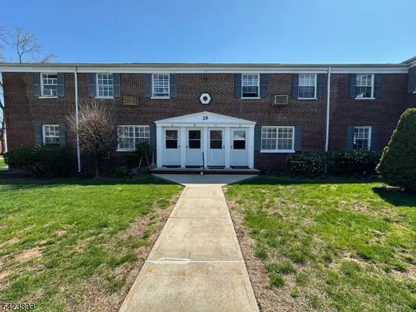 $299,900 | 29C Colfax Manor, Unit D, Roselle Park, NJ 07204