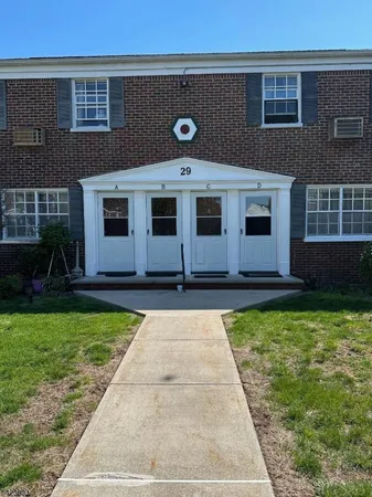 $299,900 | 29C Colfax Manor, Unit D, Roselle Park, NJ 07204