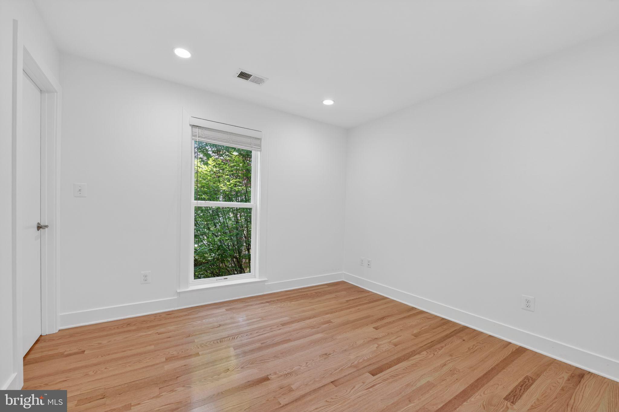 1605 Apricot Court Reston, VA 20190 - Photo 20 of 30