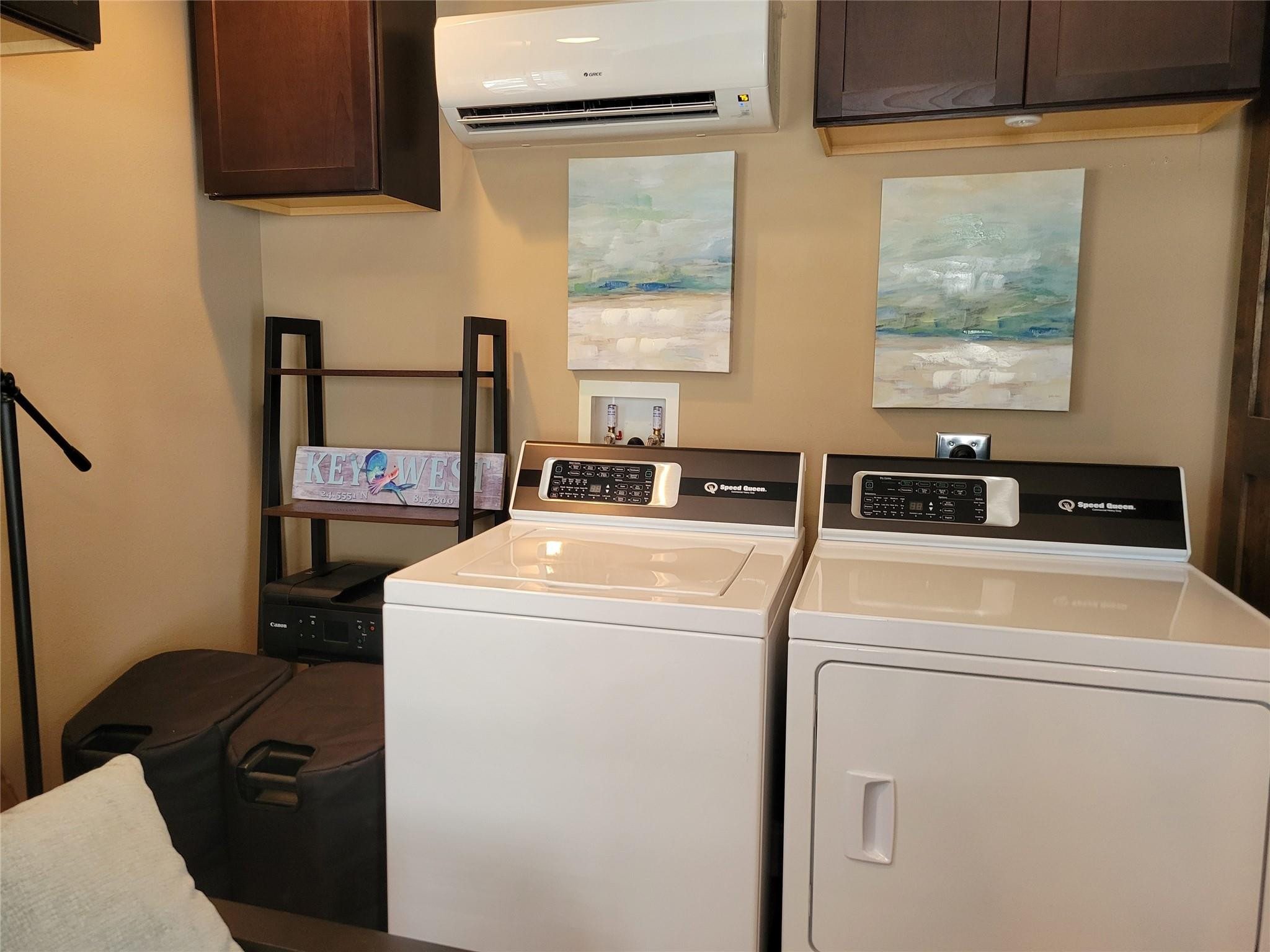 628 Southwest 35th Street Okeechobee, FL 34974 - Photo 12 of 27 a utility room with dryer and washer