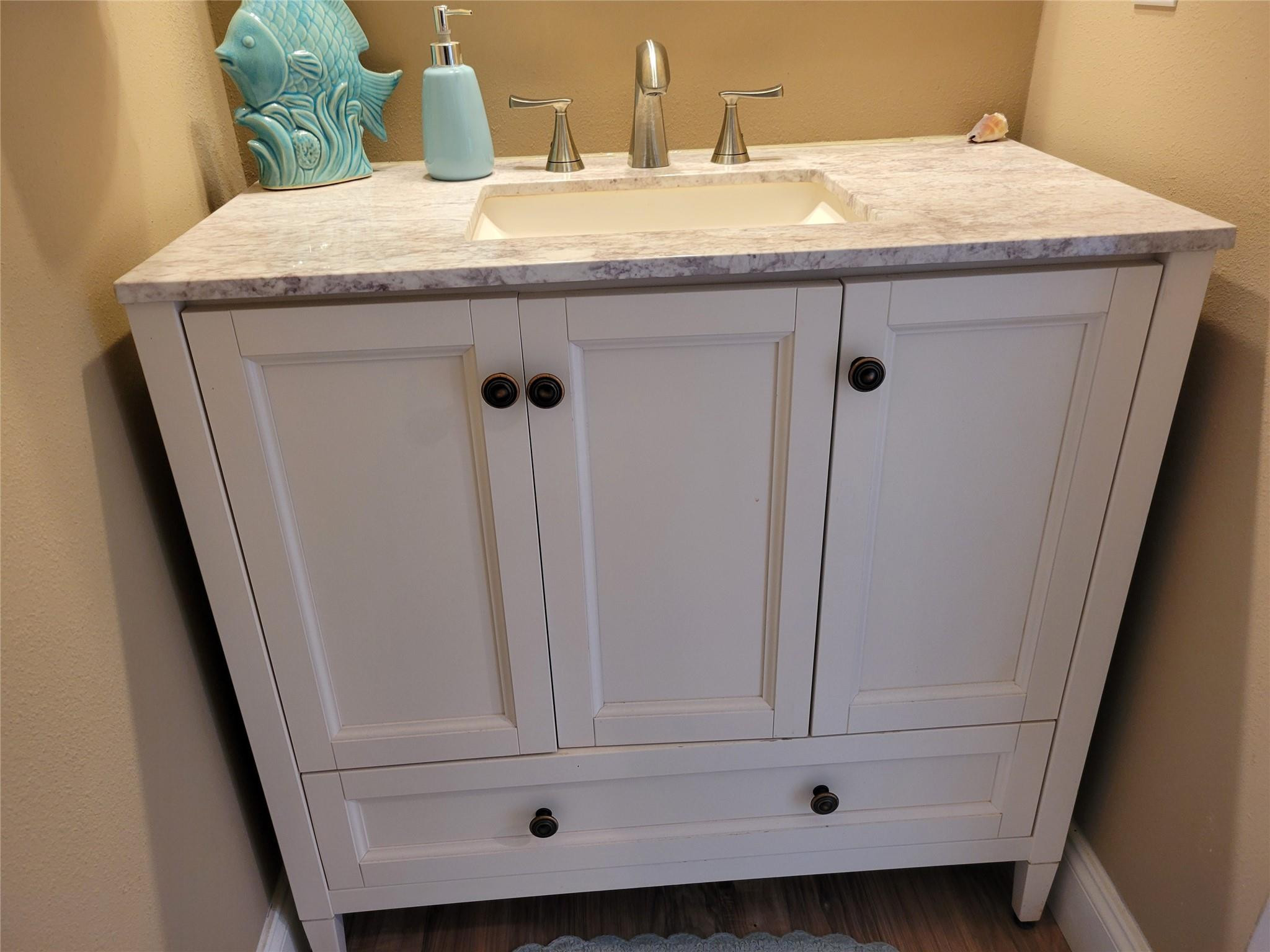 628 Southwest 35th Street Okeechobee, FL 34974 - Photo 13 of 27 a bathroom with a granite countertop sink and mirror