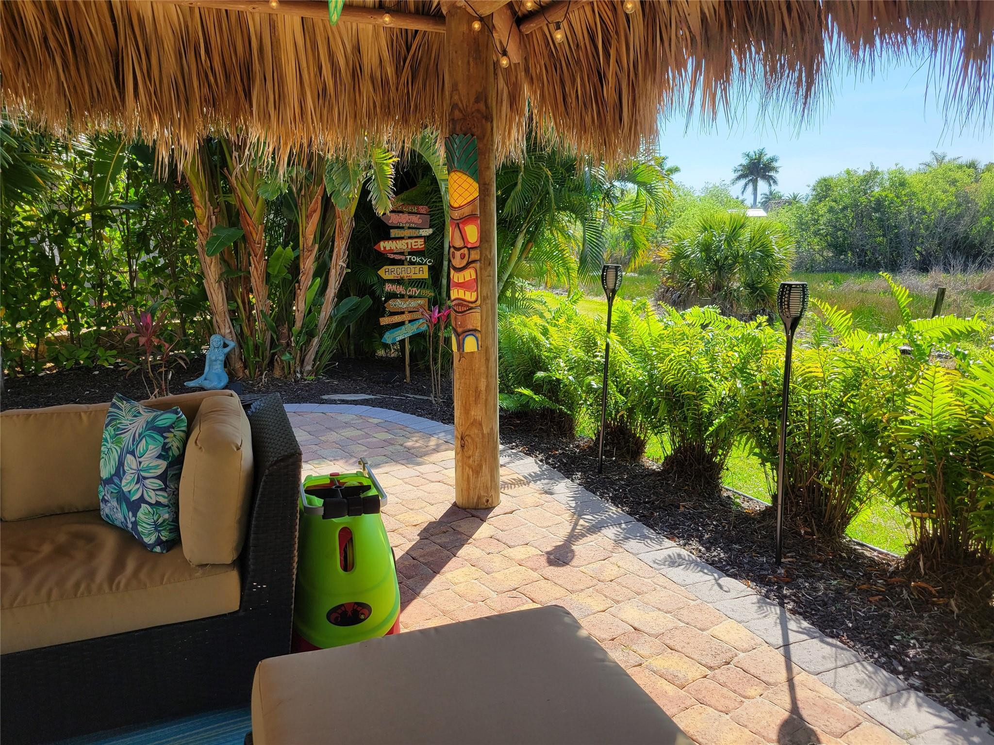 628 Southwest 35th Street Okeechobee, FL 34974 - Photo 23 of 27 a view of outdoor space with garden