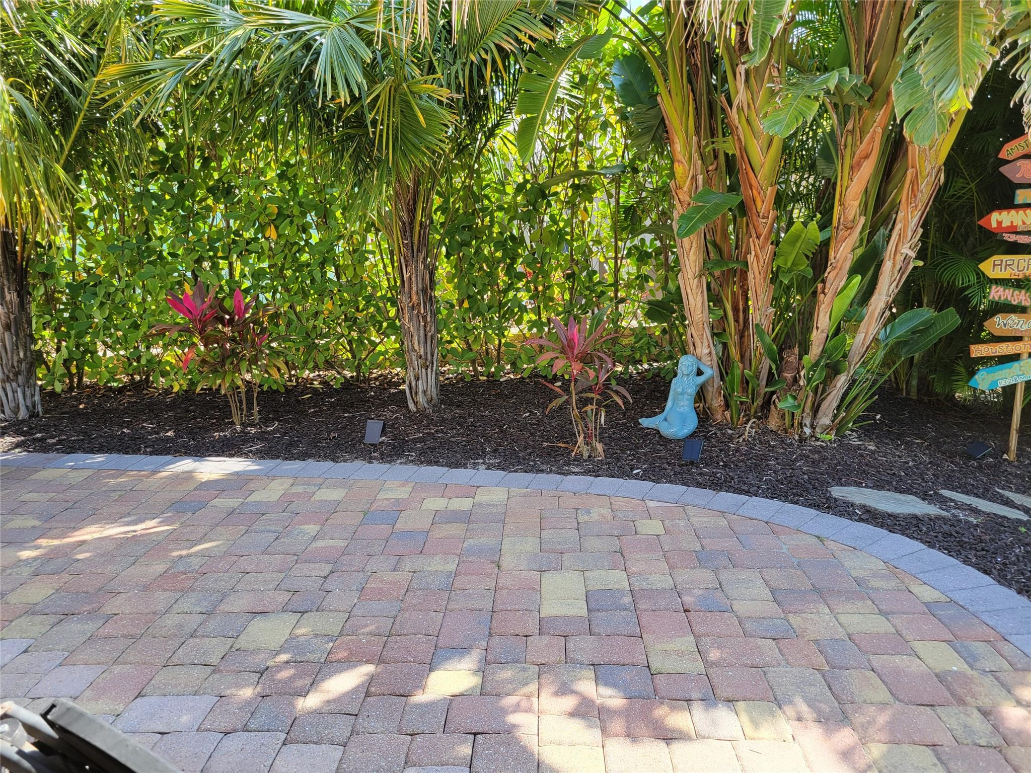 628 Southwest 35th Street Okeechobee, FL 34974 - Photo 25 of 27 a view of a pathway with a yard