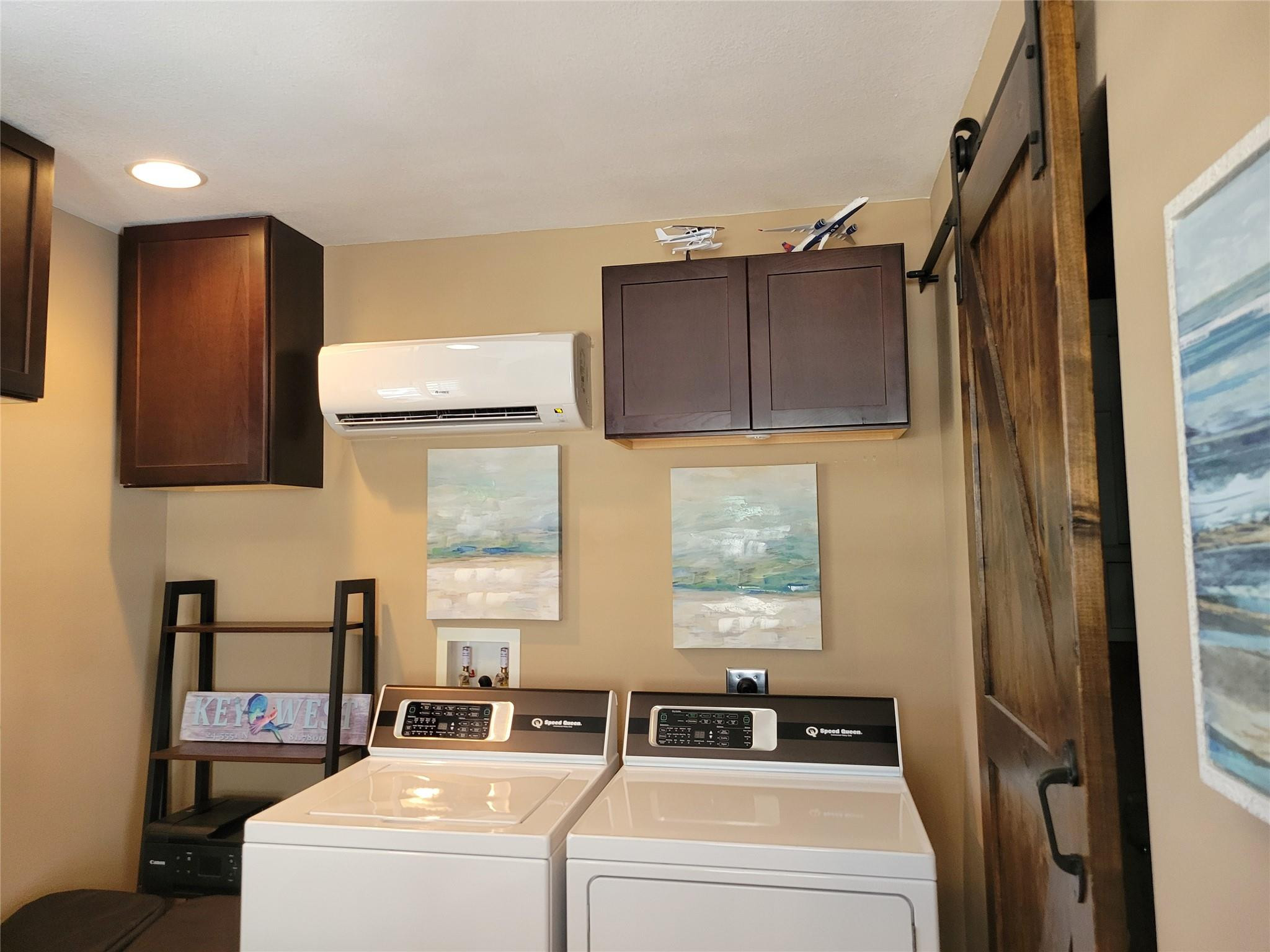 628 Southwest 35th Street Okeechobee, FL 34974 - Photo 8 of 27 a utility room with dryer and washer