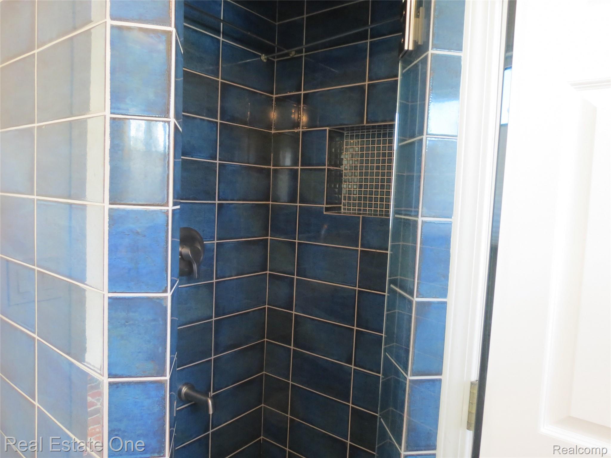 4583 Allen Cove Road Luna Pier, MI 48157 - Photo 20 of 50 Shower in full bath.