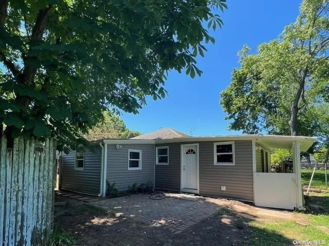 $3,300 | 253 East 17th Street, Huntington Station, NY 11746