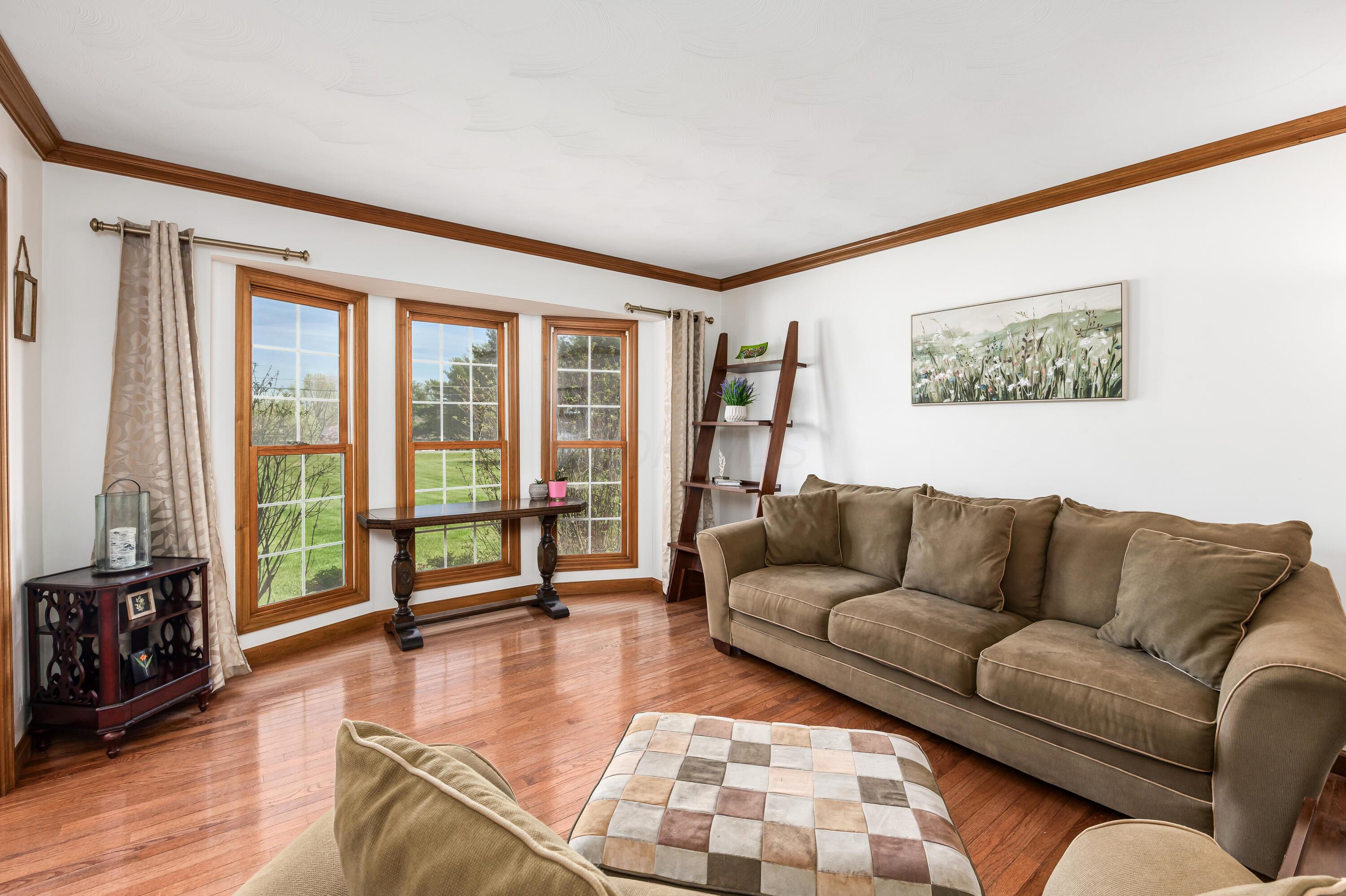7707 Winchester Road Northwest Carroll, OH 43112 - Photo 6 of 36 Living Room