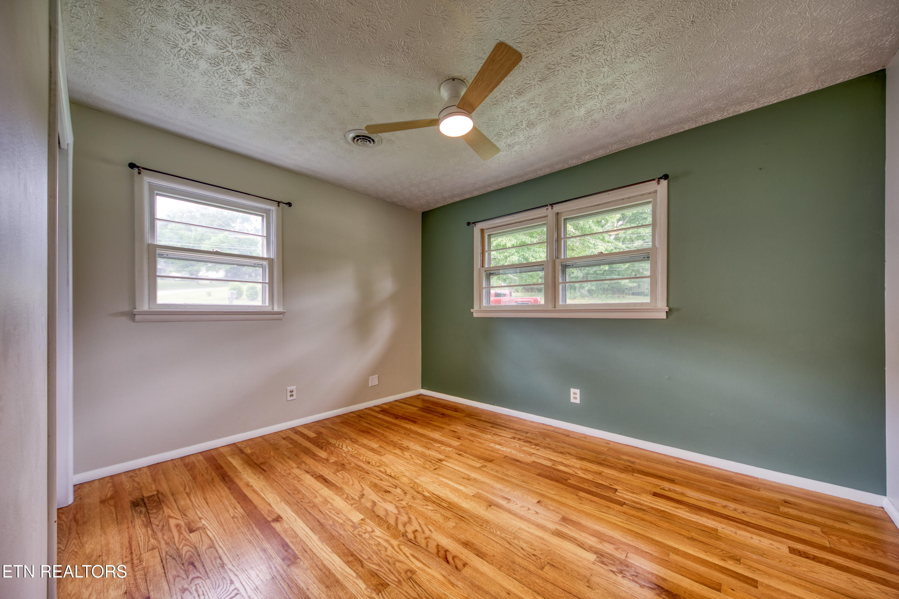 916 Mallory Road Knoxville, TN 37919 - Photo 19 of 23 Bedroom 3