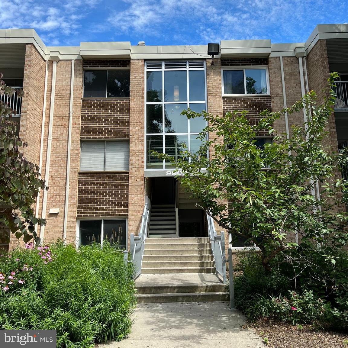2905 Front of building