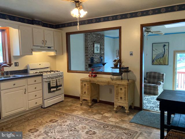 19 Beryl Road Paoli, PA 19301 - Photo 13 of 51 Eat in Kitchen Open to Great Rm & Dining Rm
