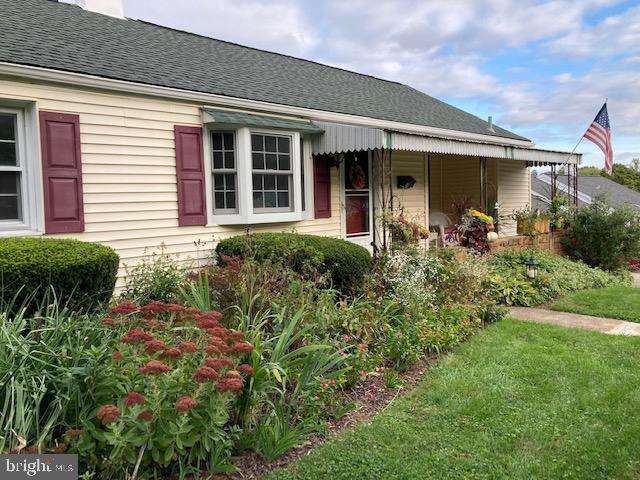 19 Beryl Road Paoli, PA 19301 - Photo 2 of 51 Gardeners Delight- Desirable walk to all location