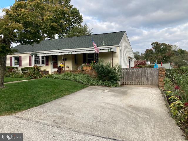 19 Beryl Road Paoli, PA 19301 - Photo 4 of 51 extra wide driveway & gate to Patio & back yard