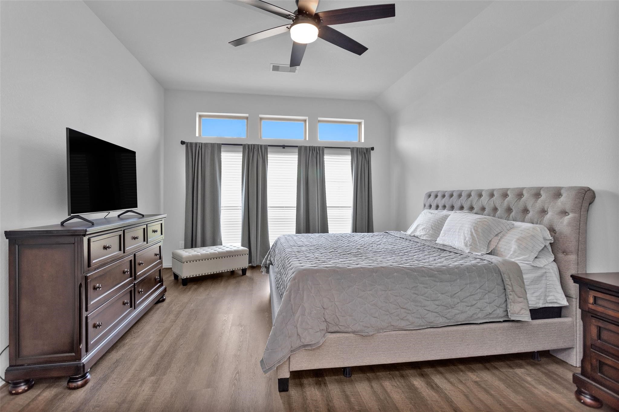 549 Cedar Harbor Court Conroe, TX 77304 - Photo 15 of 25 Primary Bedroom