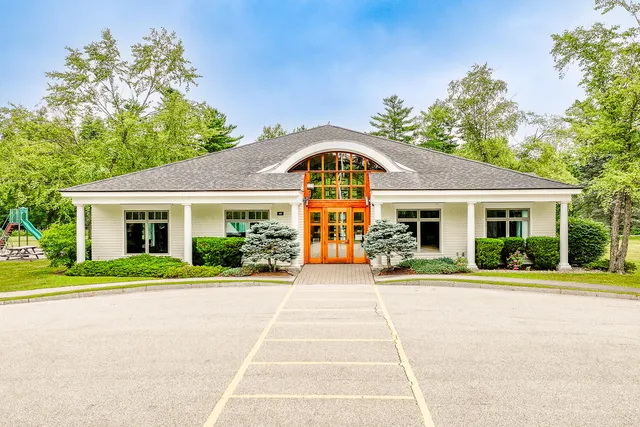 $329,000 | 20 B Springbrook Drive, Unit TH6, Belfast, ME 04915