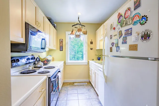 $329,000 | 20 B Springbrook Drive, Unit TH6, Belfast, ME 04915