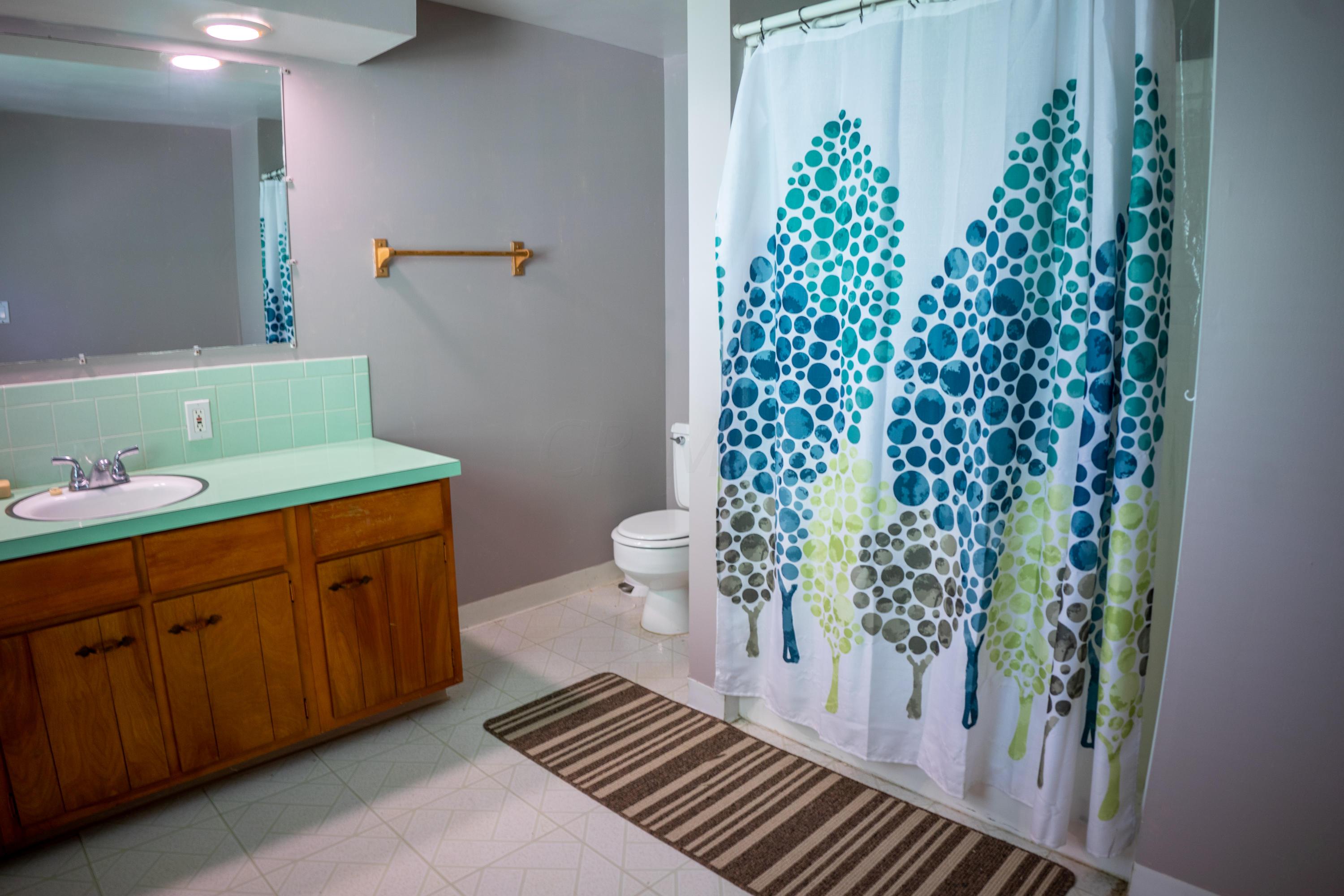 384 Darbyhurst Road Columbus, OH 43228 - Photo 14 of 21 Gallery Image 14