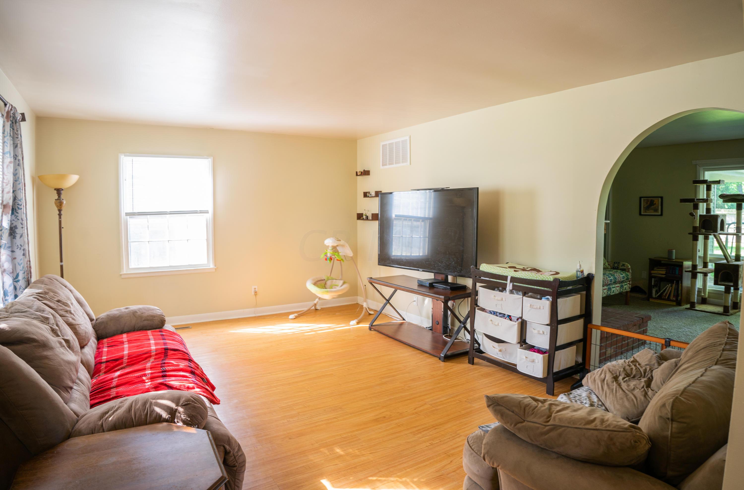 384 Darbyhurst Road Columbus, OH 43228 - Photo 2 of 21 Gallery Image 2