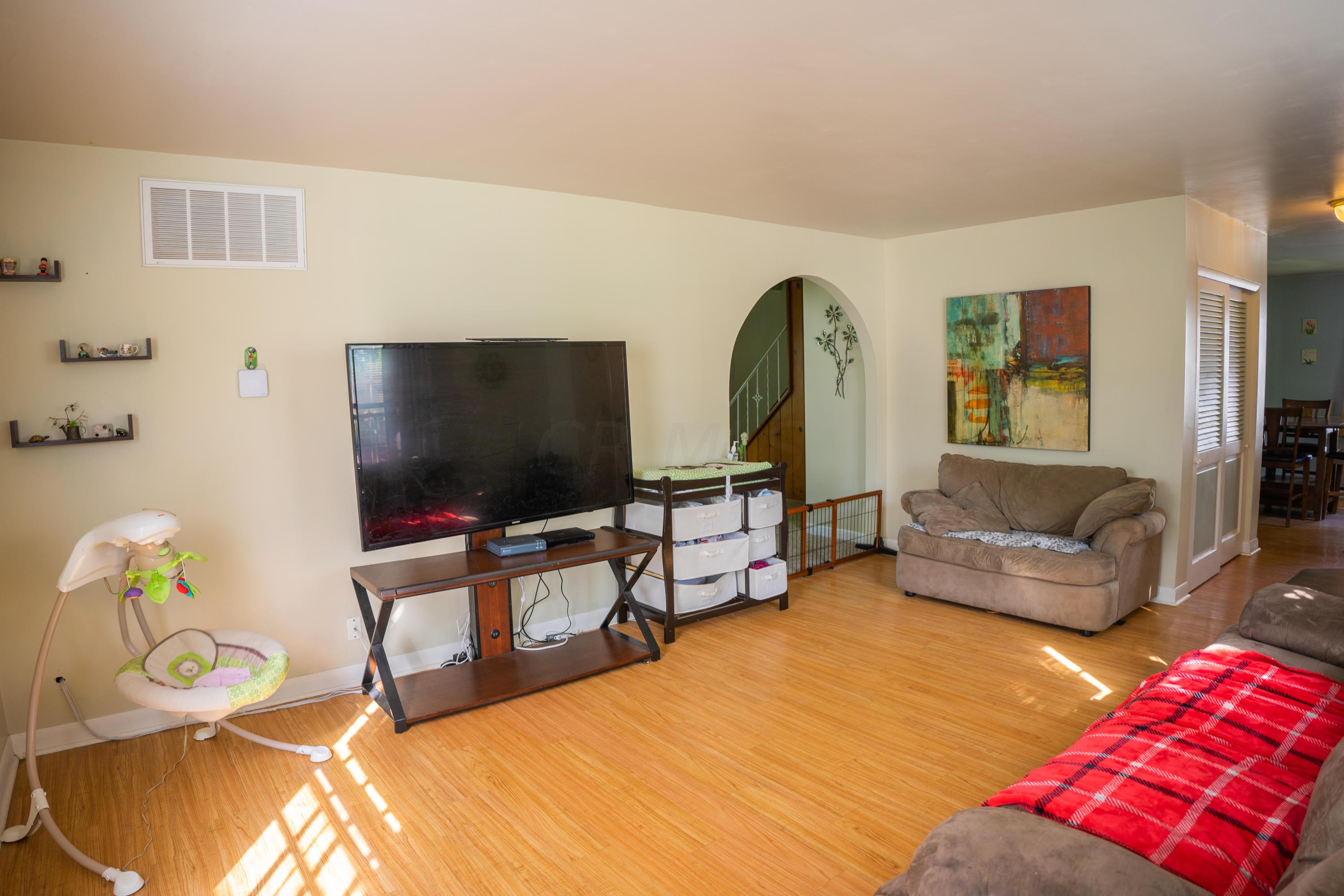 384 Darbyhurst Road Columbus, OH 43228 - Photo 3 of 21 Gallery Image 3