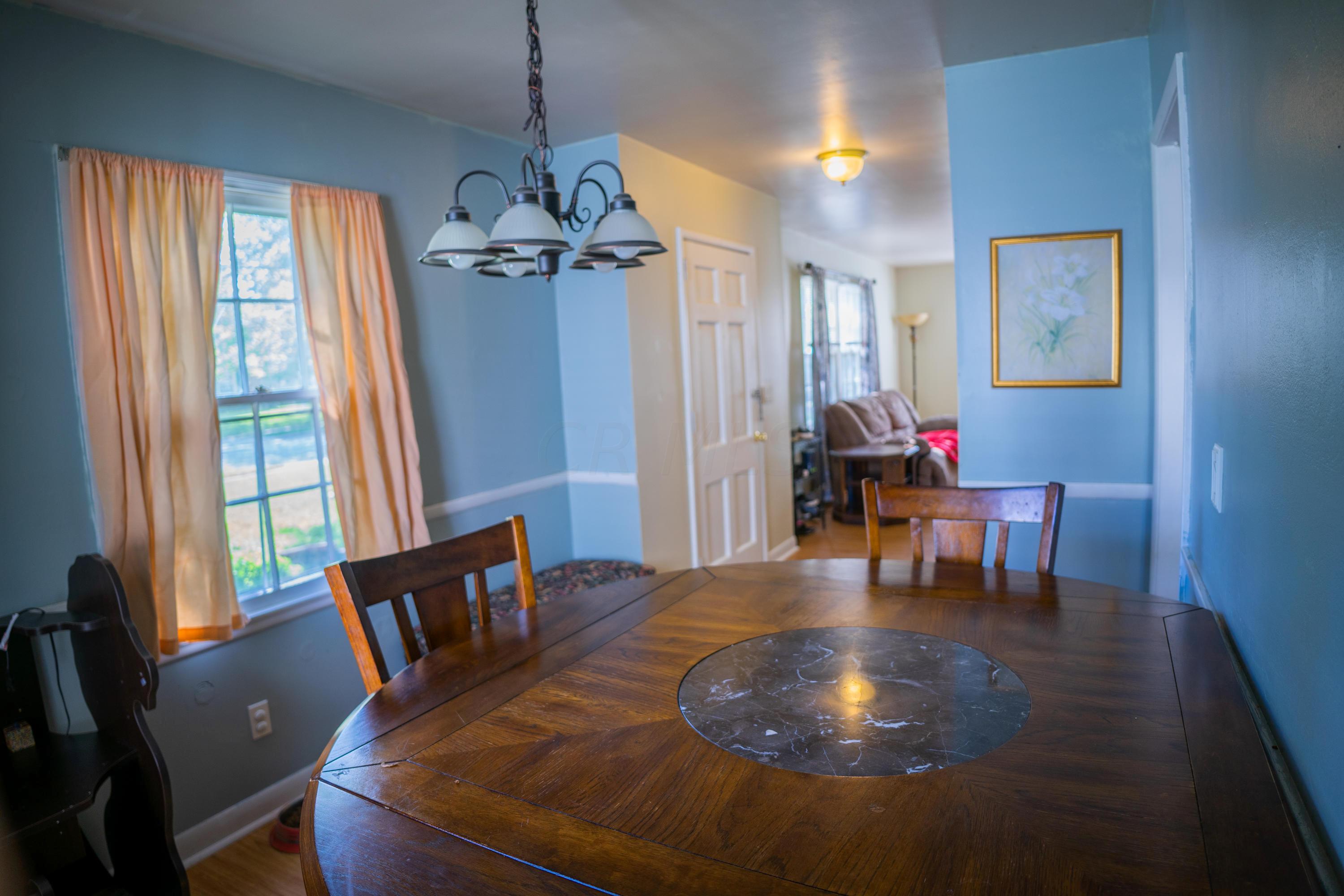 384 Darbyhurst Road Columbus, OH 43228 - Photo 5 of 21 Gallery Image 5