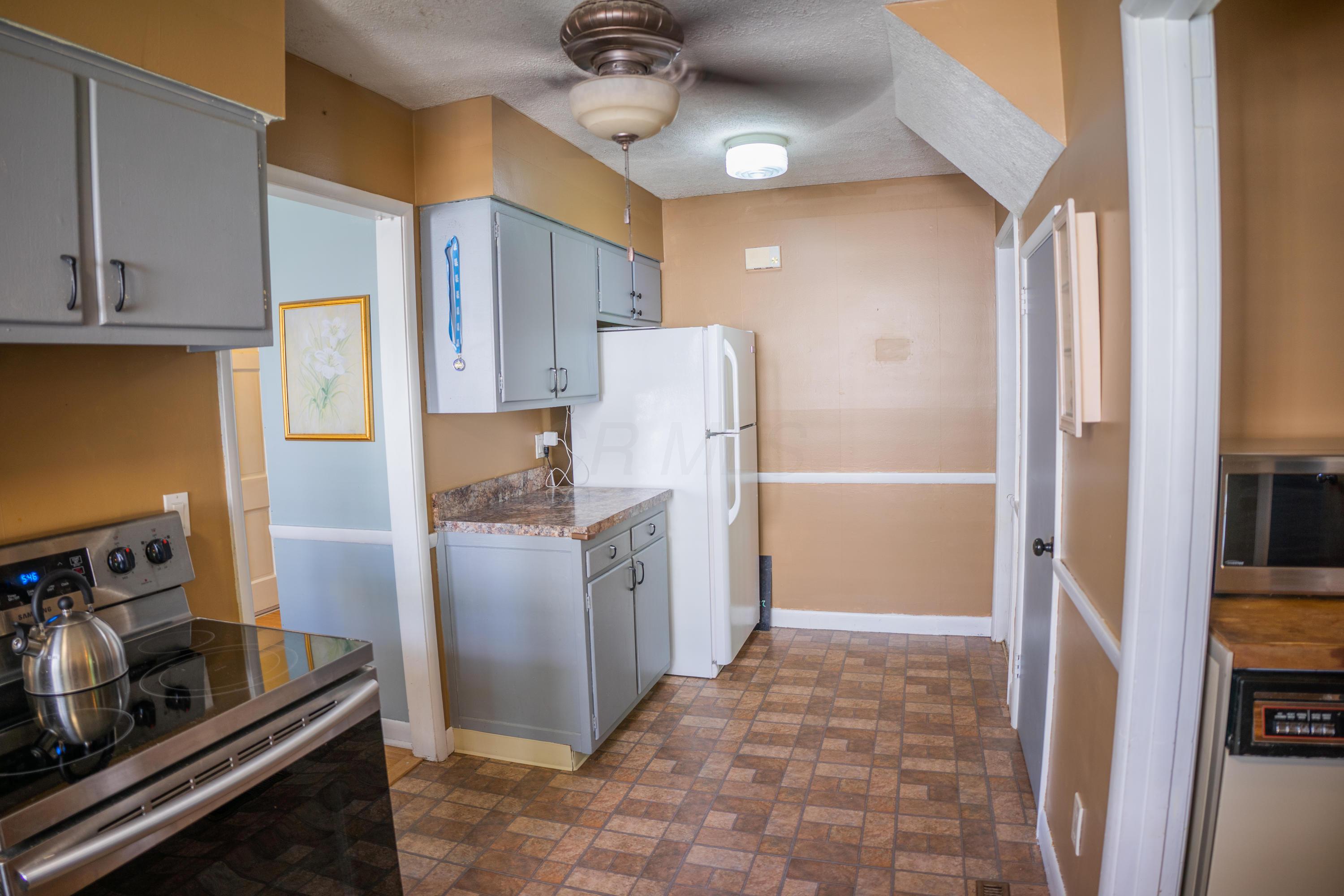 384 Darbyhurst Road Columbus, OH 43228 - Photo 7 of 21 Gallery Image 7