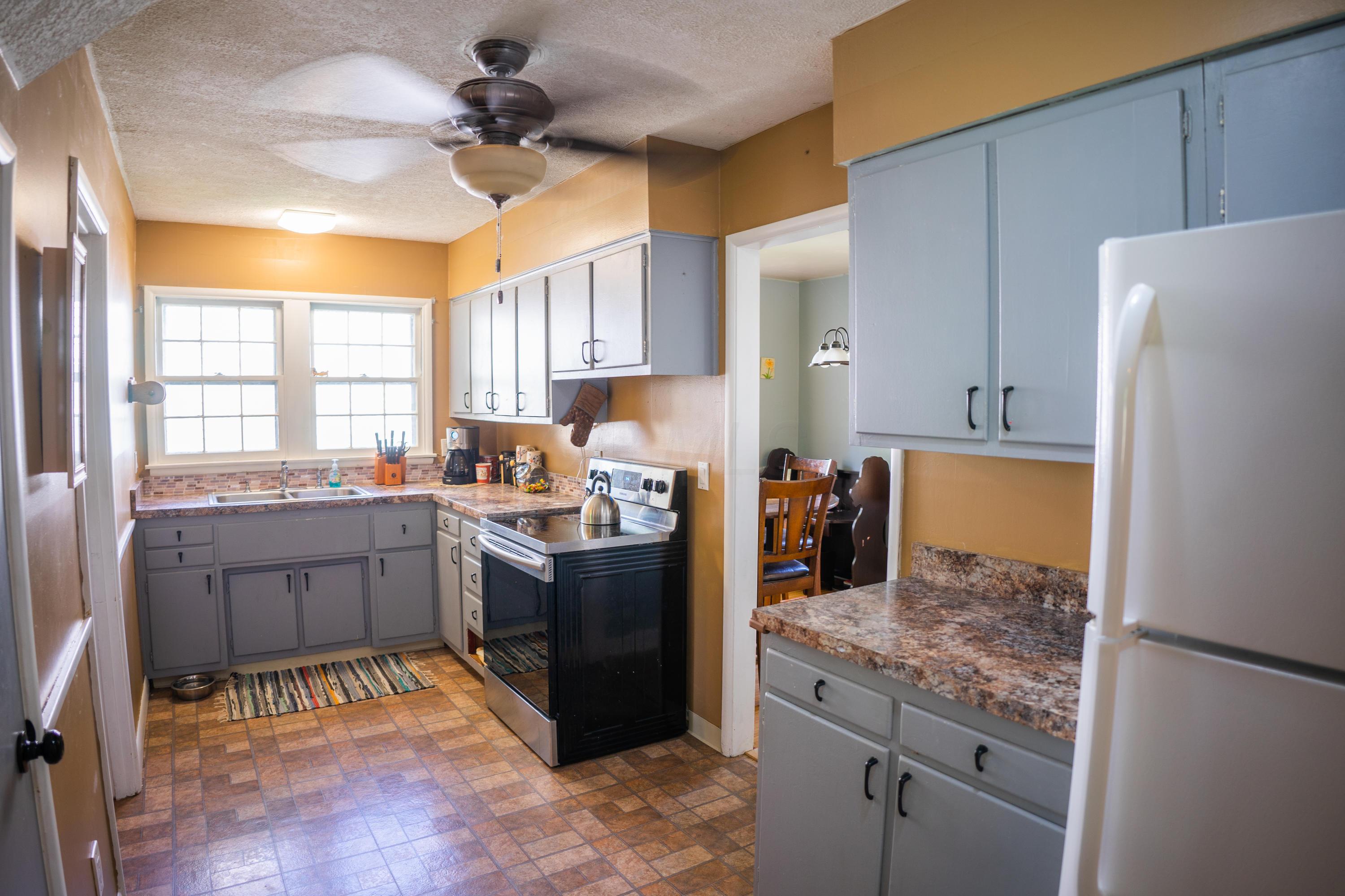 384 Darbyhurst Road Columbus, OH 43228 - Photo 8 of 21 Gallery Image 8